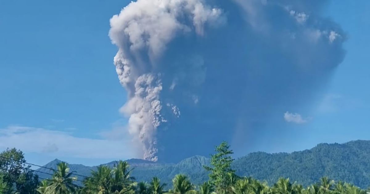 Eruptirao vulkan u Indoneziji, troje mrtvih planinara. Traje potraga za ostalima