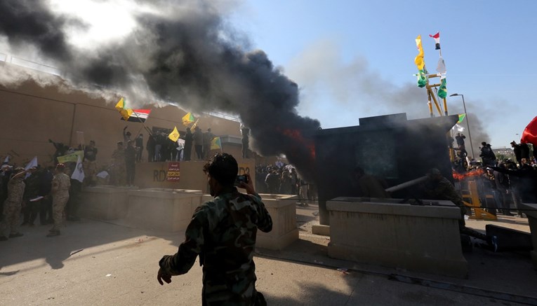 Ne prestaju neredi pred američkim veleposlanstvom u Bagdadu