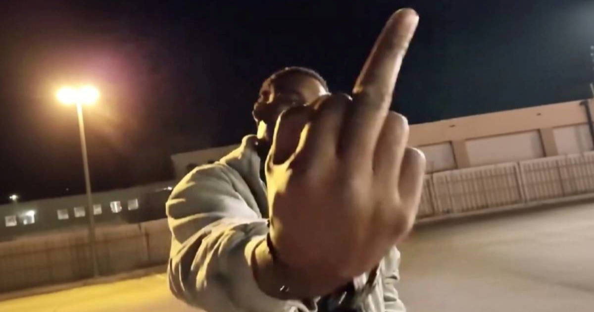 VIDEO Vozač u Americi čovjeku pokazao srednji prst. Iz auta je izašao Jon Jones