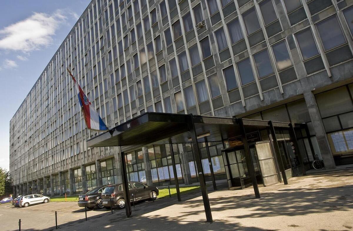 Doznajemo tko je čovjek koji je nasrnuo na pravosudnog policajca u Palači pravde