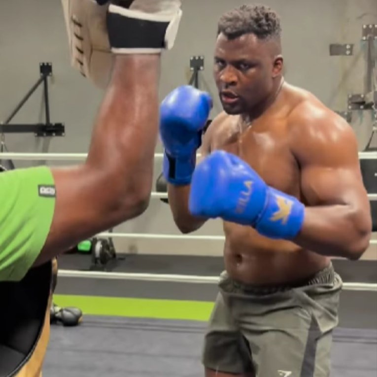 VIDEO Ngannou najavio meč s boksačkom legendom?