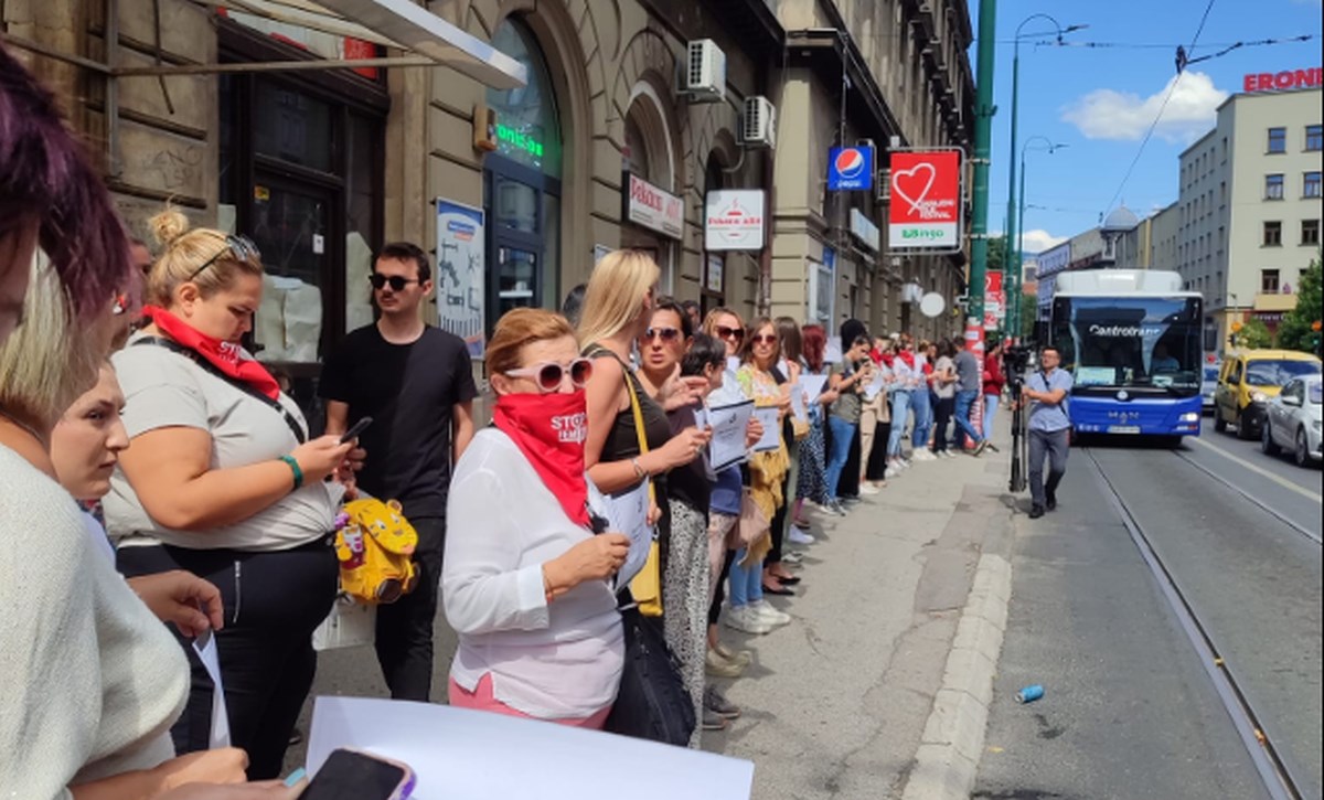 Zbog trostrukog ubojstva prosvjedi u BiH, oglasio se premijer. "Ostaje gorak okus"
