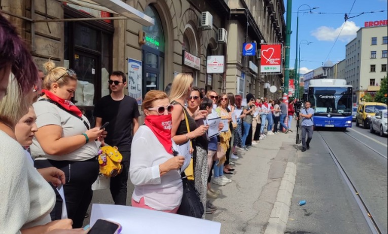 Zbog trostrukog ubojstva prosvjedi u BiH, oglasio se premijer. "Ostaje gorak okus"