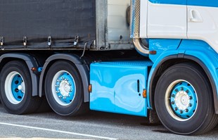 Zašto kamioni imaju podignute kotače?