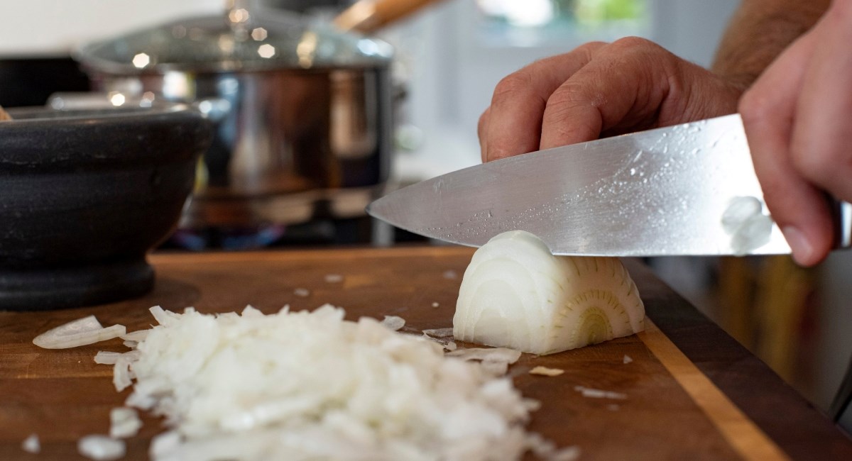 Kako sjeckati luk kao profesionalac? Slavna kuharica podijelila genijalan trik