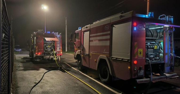 Žena umrla u požaru stana u Samoboru, zapalila se odjeća na električnoj grijalici