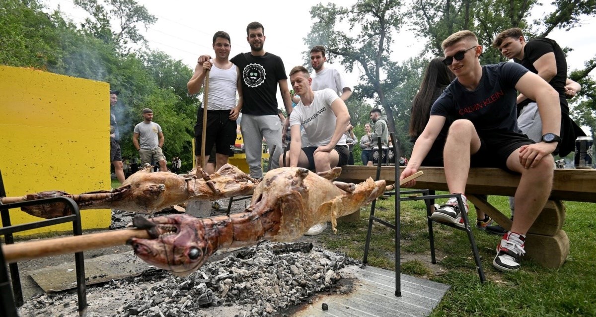 FOTO Dečki za Prvi maj na Jarunu okrenuli janjce