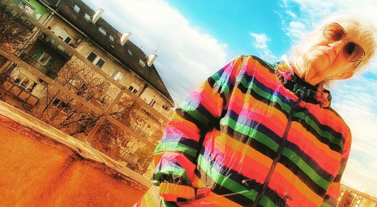 Baka iz Srbije (74) je hit na Instagramu: "Nemojte za svako kihanje u bolnicu i ne švrljajte okolo"