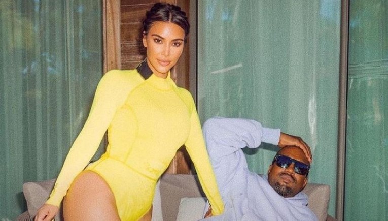 Kanye i Kim predstavili njegove nove natikače, mnogi se šale da ih podsjećaju na isto