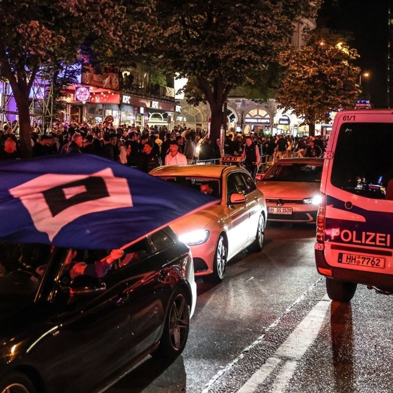 HSV-ova fešta se pretvorila u katastrofu. Navijač u kritičnom stanju, 20 u bolnici