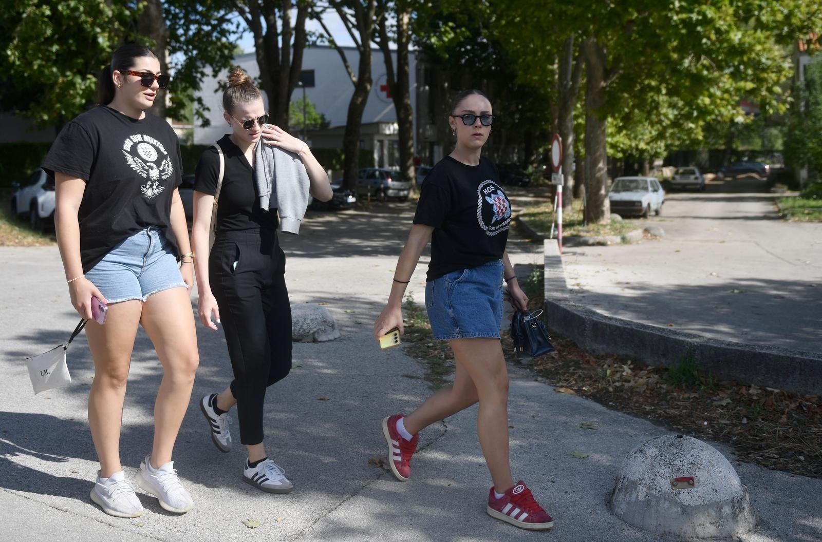 FOTO Prvi posjetitelji Thompsonova koncerta na Hipodromu stigli u Sinj