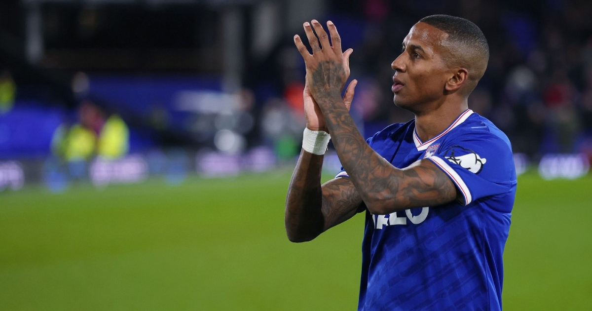 Ashley Young ide u mirovinu