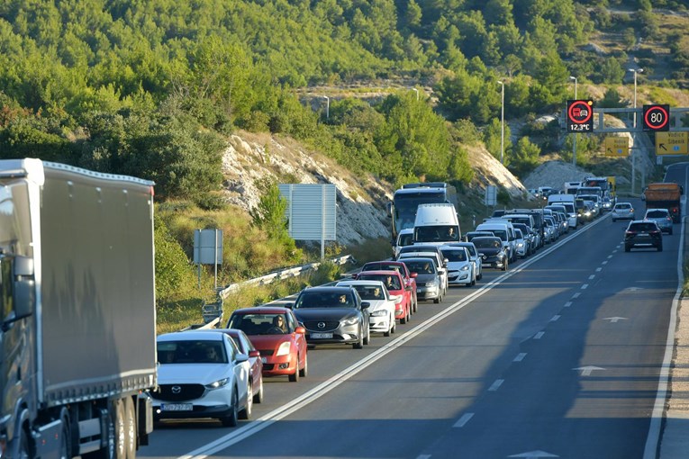 Zabrane i ograničenja na Jadranskoj magistrali zbog vjetra