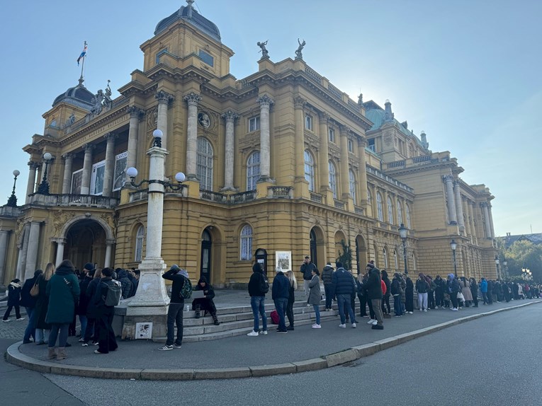 Gomila Zagrepčana čekala u redu za Orašara, prvi čovjek je došao u 4 ujutro