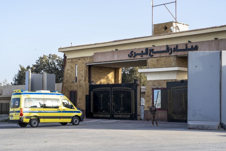 Izrael otvorio granicu između Gaze i Egipta za pješake