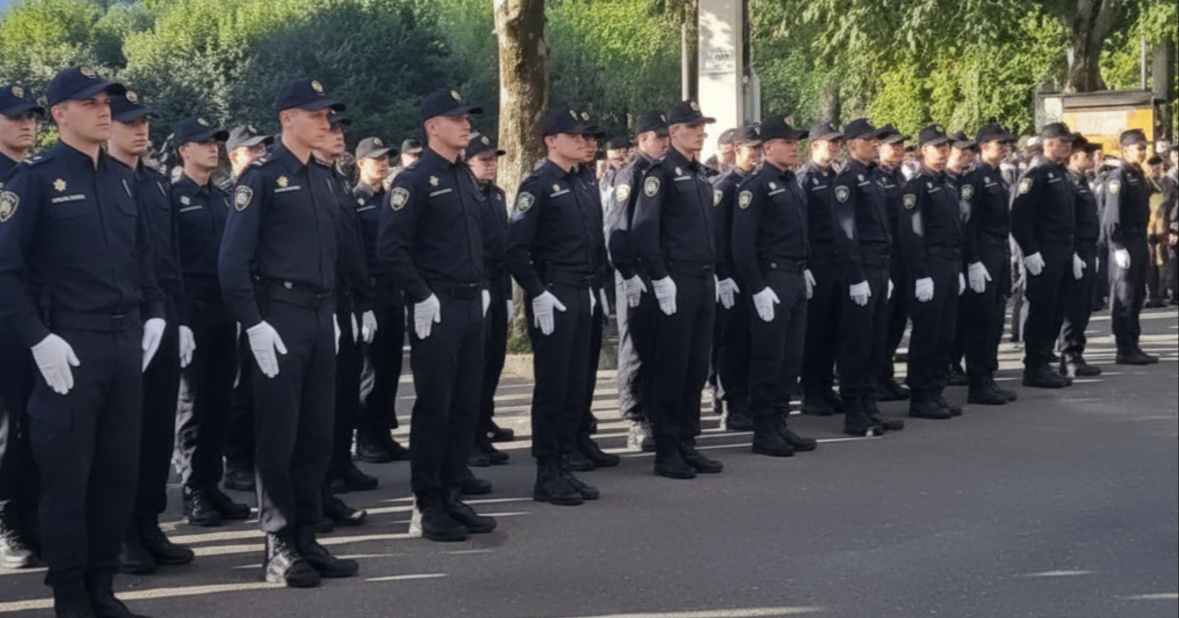 Budući hrvatski policajci snimljeni na hodočašću u Francuskoj. Evo koreografije