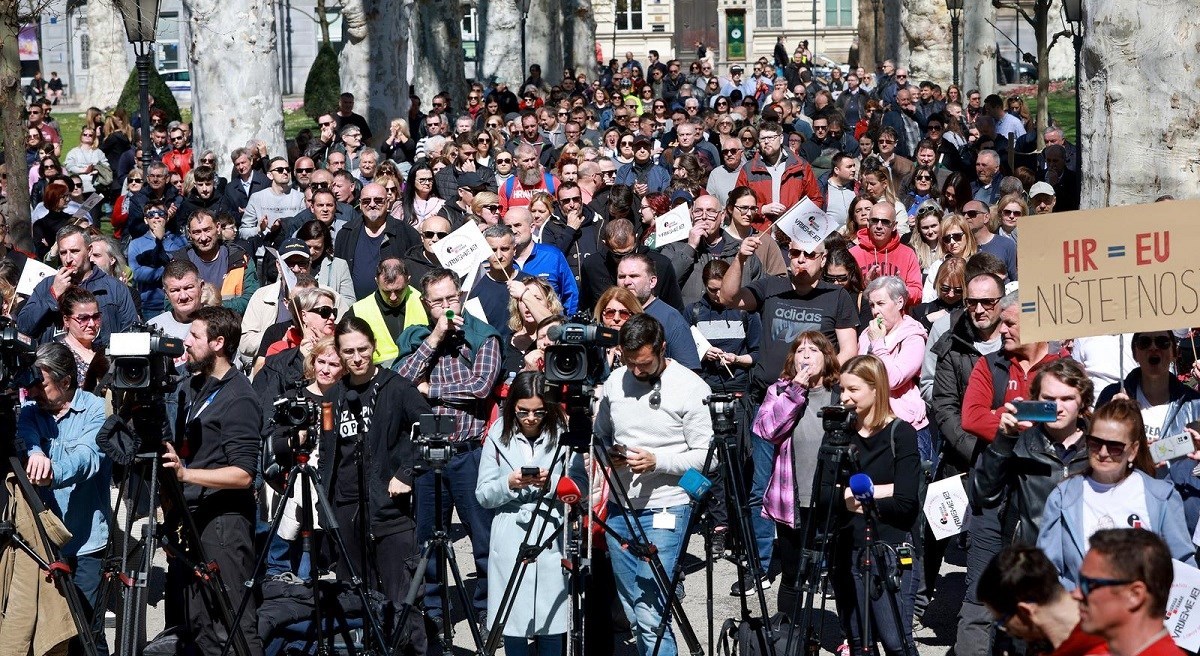 Prosvjed Udruge Franak u centru Zagreba: "Zahtijevamo odluku Vrhovnog suda"