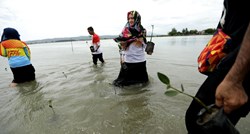 Indonežani surfaju da prebole traume od tsunamija otprije 15 godina