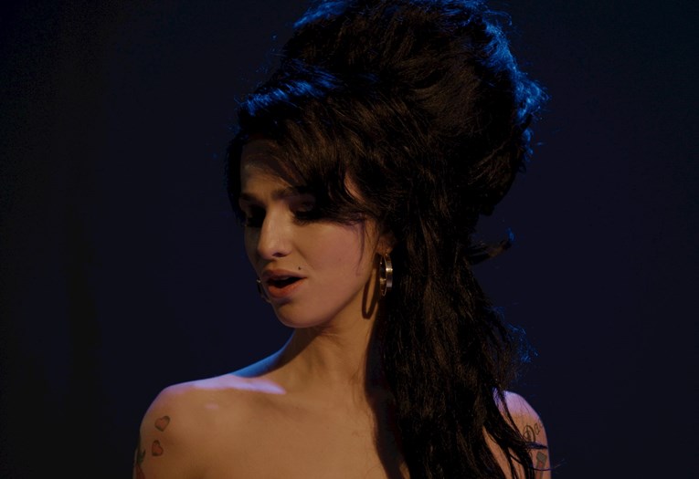 Objavljena prva fotka iz filma o Amy Winehouse, glavna glumica joj nevjerojatno sliči