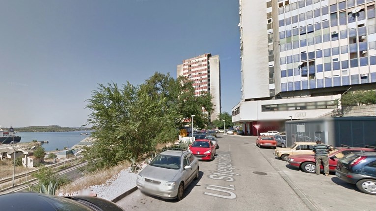 U Šibeniku teško ozlijeđeno dijete. Pretrčavalo cestu i udarilo u automobil