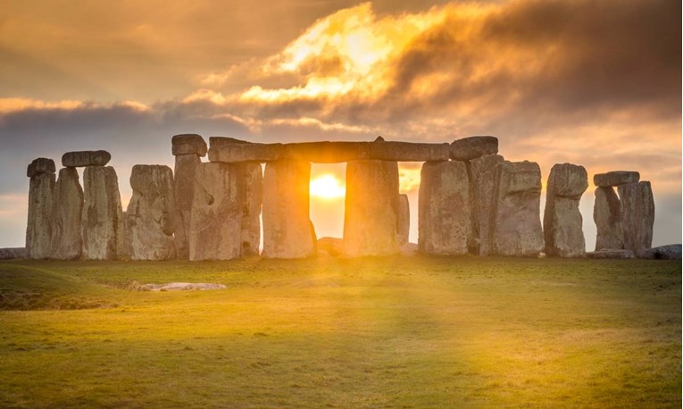 Pojavio se novi misterij oko Oltarnog kamena u Stonehengeu 