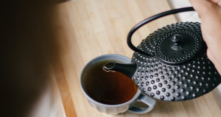 Pet čajeva koji vam mogu pomoći otopiti masno tkivo i izgubiti kilograme