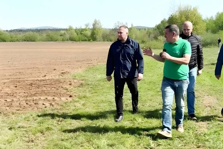 DP-ov ministar sadio krumpir u Gospiću: "Nakon sto godina vraćam ovu sortu"