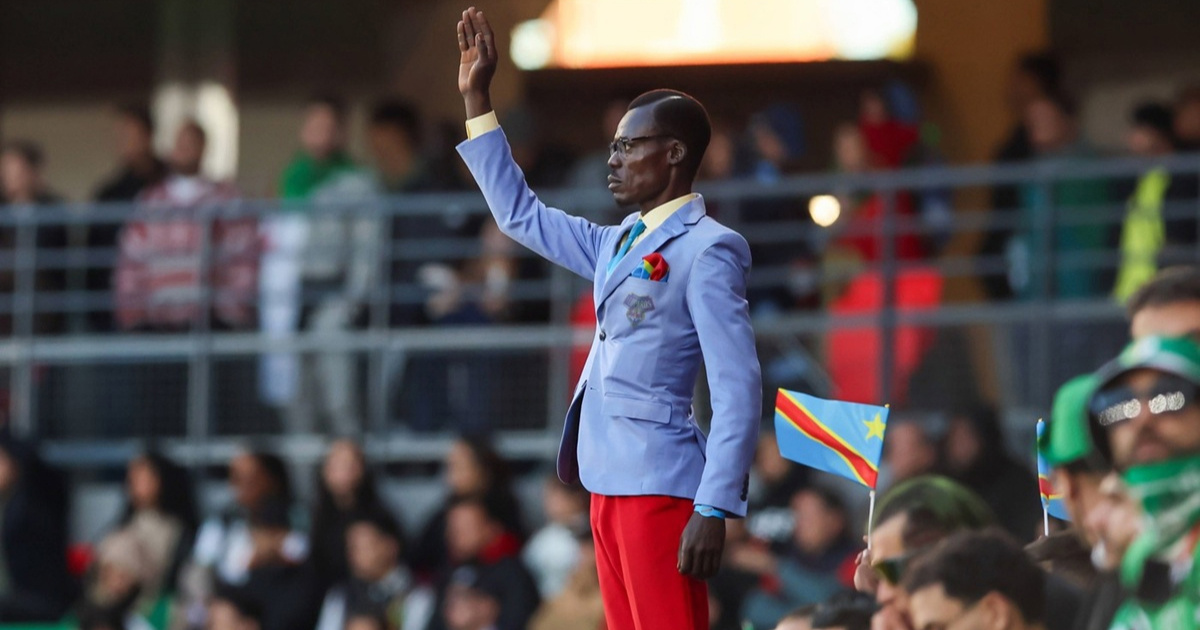 Navijač Konga stajao je kao kip 119 minuta. Na kraju se rasplakao