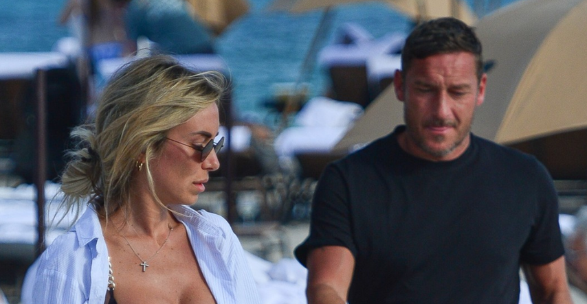 Francesco Totti ponovno ljubi. Paparazzi ga snimili s novom djevojkom na plaži