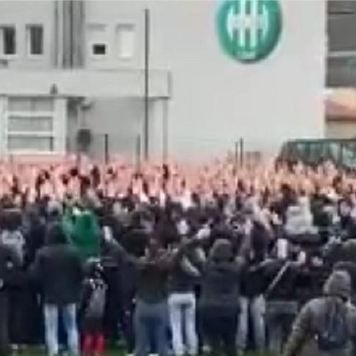 Navijači St. Etiennea uletjeli na trening i nastavili francusko navijačko ludilo