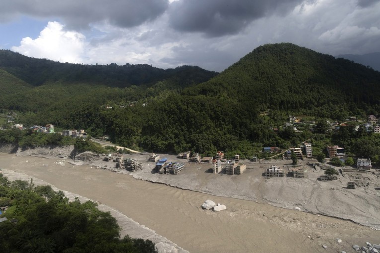 Nepal traži specijaliziranu pomoć nakon katastrofalnih poplava, gotovo 2500 nestalih