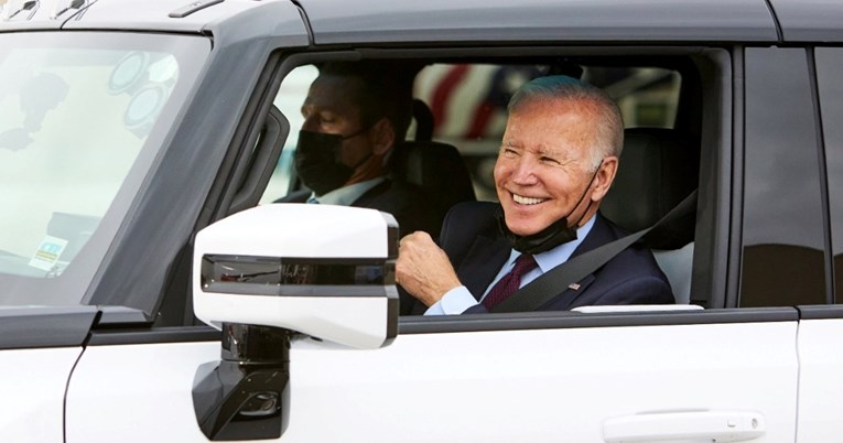 Biden provozao novi električni Hummer i ostao iznenađen