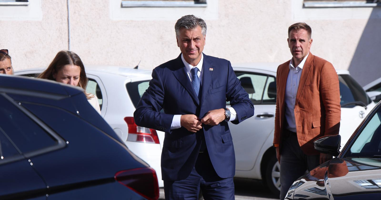 UŽIVO IZ LIKE Plenković stigao u Gospić, imao odbor za doček. Građani ga bojkotiraju