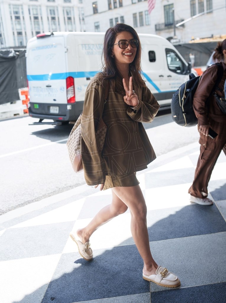 Priyanka Chopra prošetala savršene natikače za grad i plažu