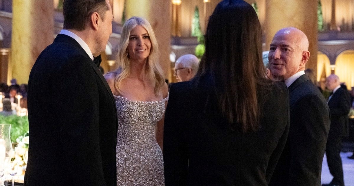 O haljini koju je Ivanka Trump nosila prije inauguracije ne prestaje se pričati