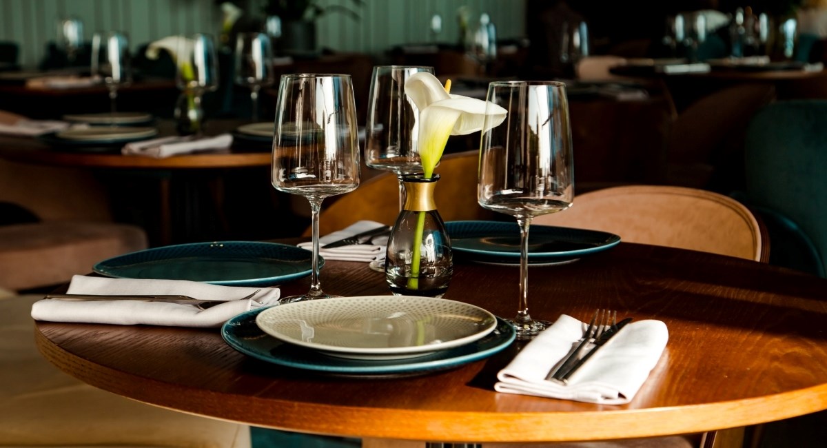 Restorani u Londonu uvode pravilo minimalne potrošnje po osobi, ovo je razlog