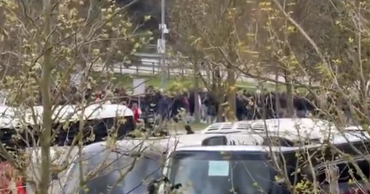 Masovna tučnjava 1000 navijača Bayerna i Stuttgarta. 500 ih je uhićeno