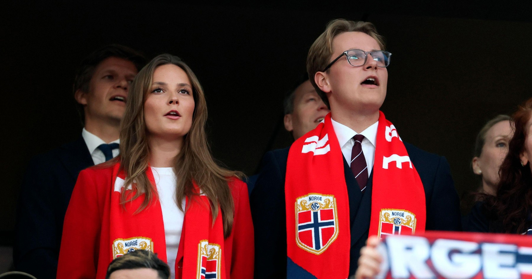 Norveški princ i princeza prekršili pravilo u VIP loži na utakmici