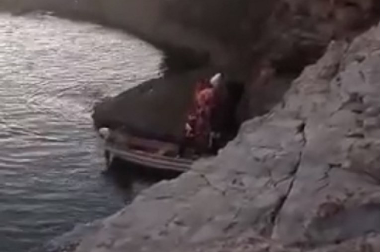 VIDEO Muškarac u Istri pao s visoke stijene, teško je ozlijeđen