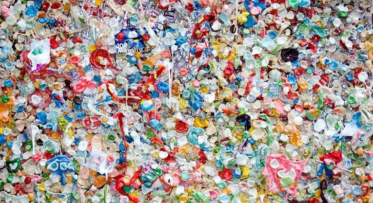 Godišnje u oceanima završi 30 milijuna tona plastike