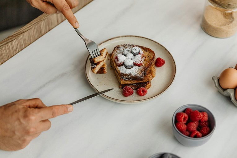 Neurolozi mole ljude da prestanu s jednom jutarnjom navikom koja šteti mozgu