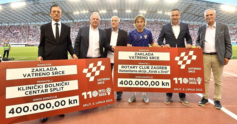 Hrvatski nogometaši donirali 800 tisuća kuna KBC-u Split i akciji Korak u život