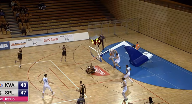 VIDEO Košarkaš Splita zakucavanjem srušio koš