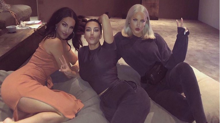 Kim Kardashian i frendice napali zbog novih fotki: "Ne izgledaju kao ljudi"