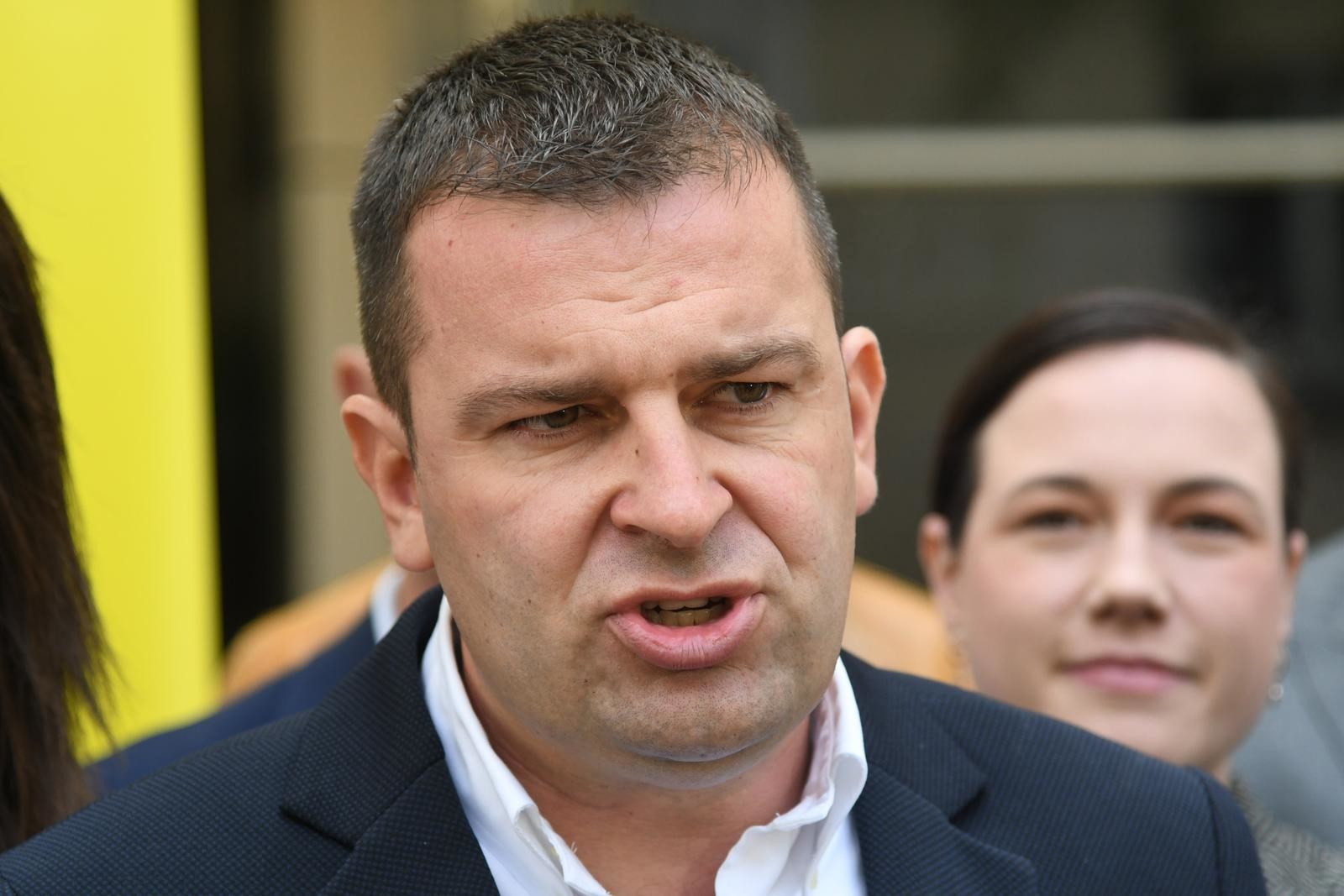 Hrebak o valu nasilja: Vrijeme je da se i desni i lijevi političari pogledaju u ogledalo