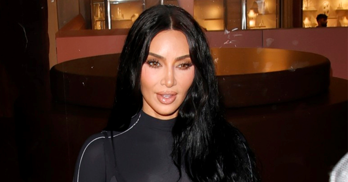 Kim Kardashian u Londonu nosila dva grudnjaka preko prozirne majice