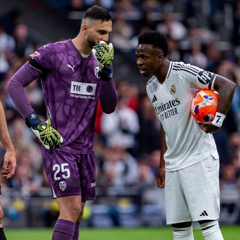 VIDEO Golman Valencije obranio penal Viniciusu. "Kladili smo se, dužan mi je 50 eura"