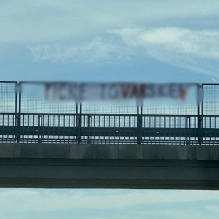Hajdukovce na nadvožnjaku na putu za Koprivnicu dočekao uvredljivi transparent