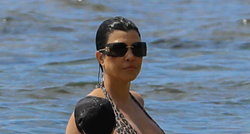 Trudna Kourtney Kardashian (44) odmara se na Havajima, istaknula je poveći trbuh