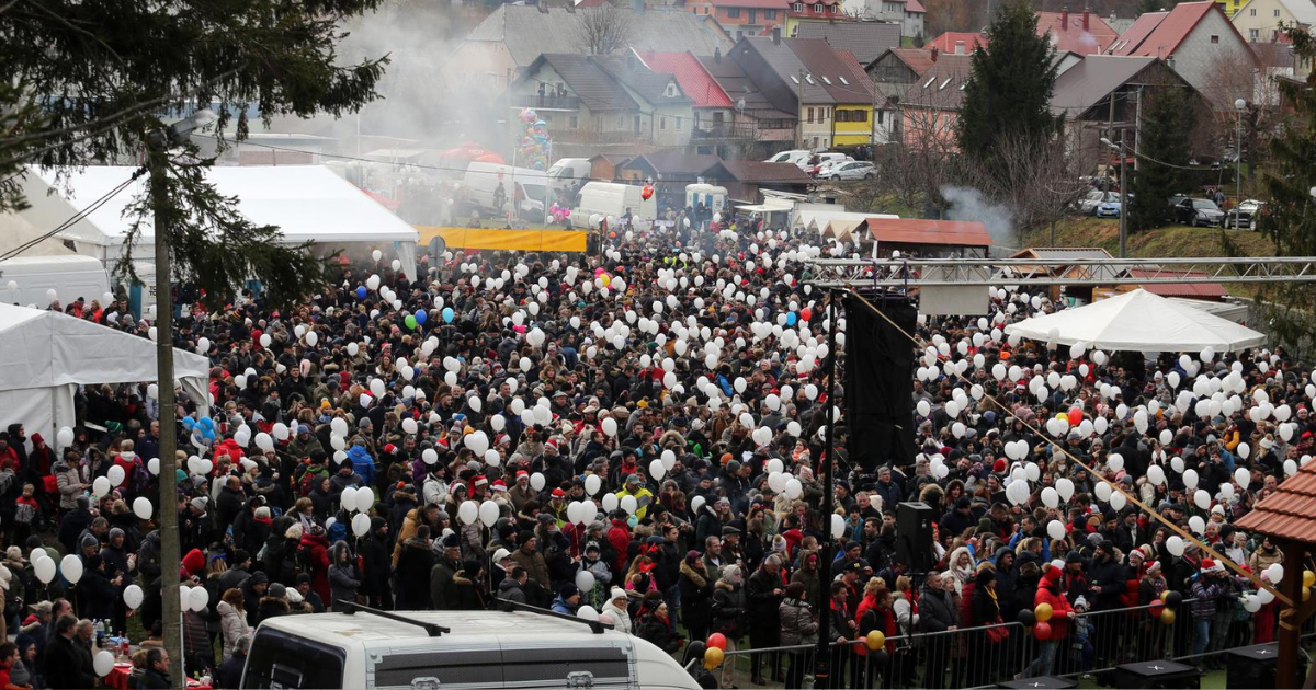 I ove je godine u Fužinama organiziran ispraćaj stare i doček nove godine u podne